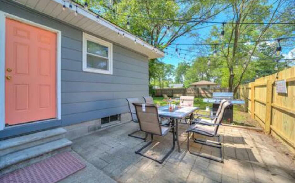 Property Photo:  2504 Philo Avenue  MI 49441 