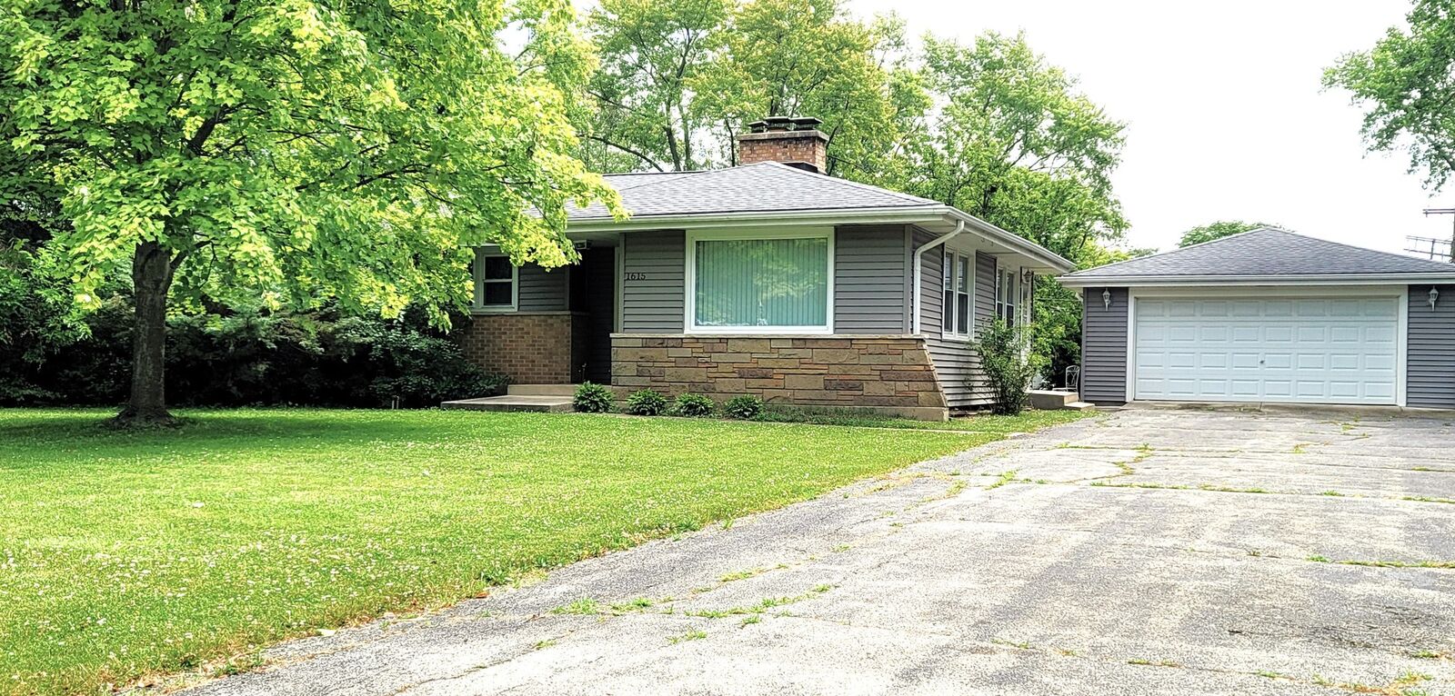 Property Photo:  