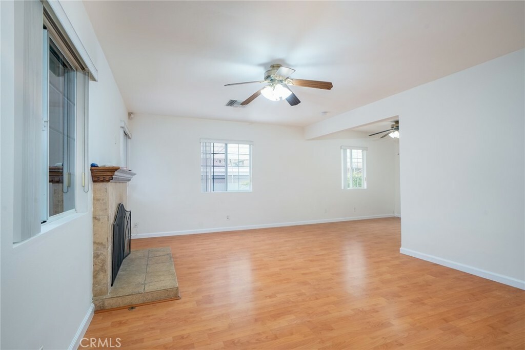 Property Photo: 16116 Haynes Street CA 91406