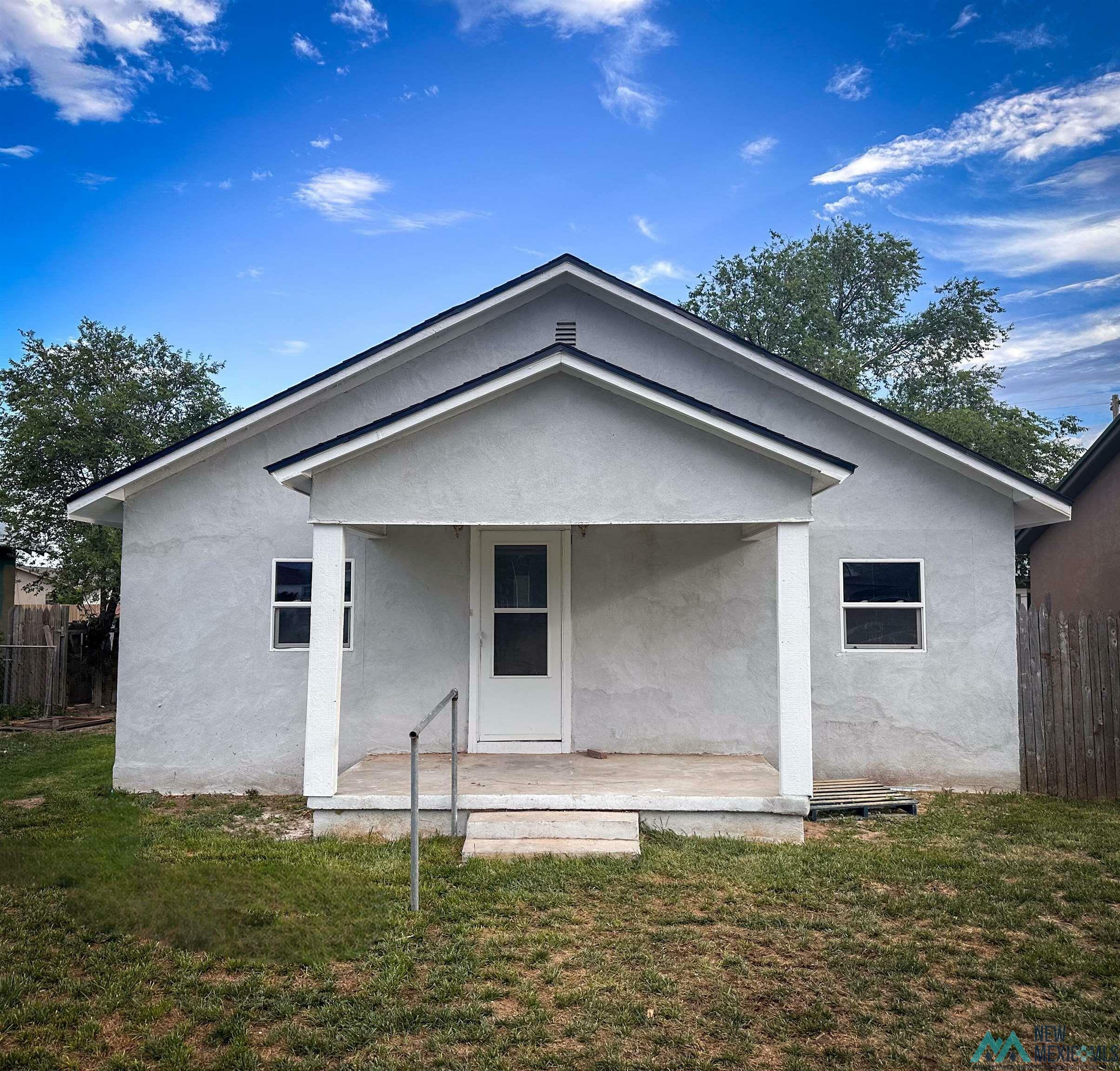 Property Photo:  1006 E 2nd Street  NM 88130 