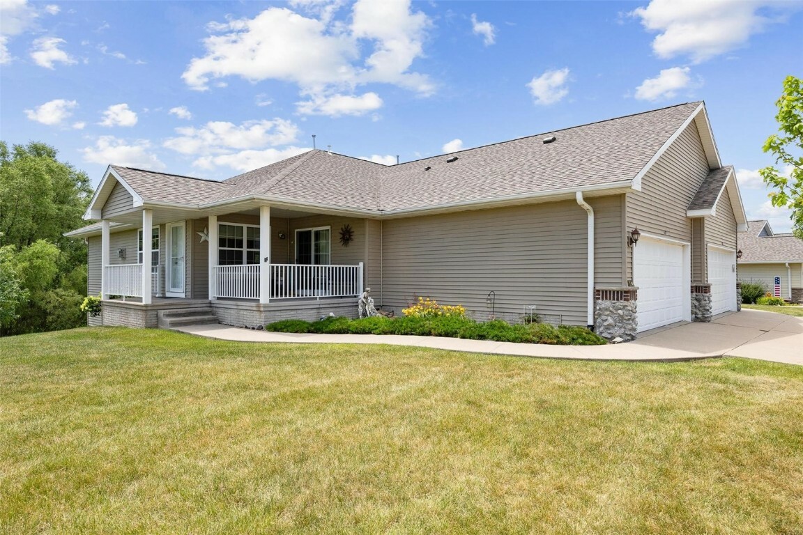 Property Photo:  4427 Quail Trail Dr  IA 52302 