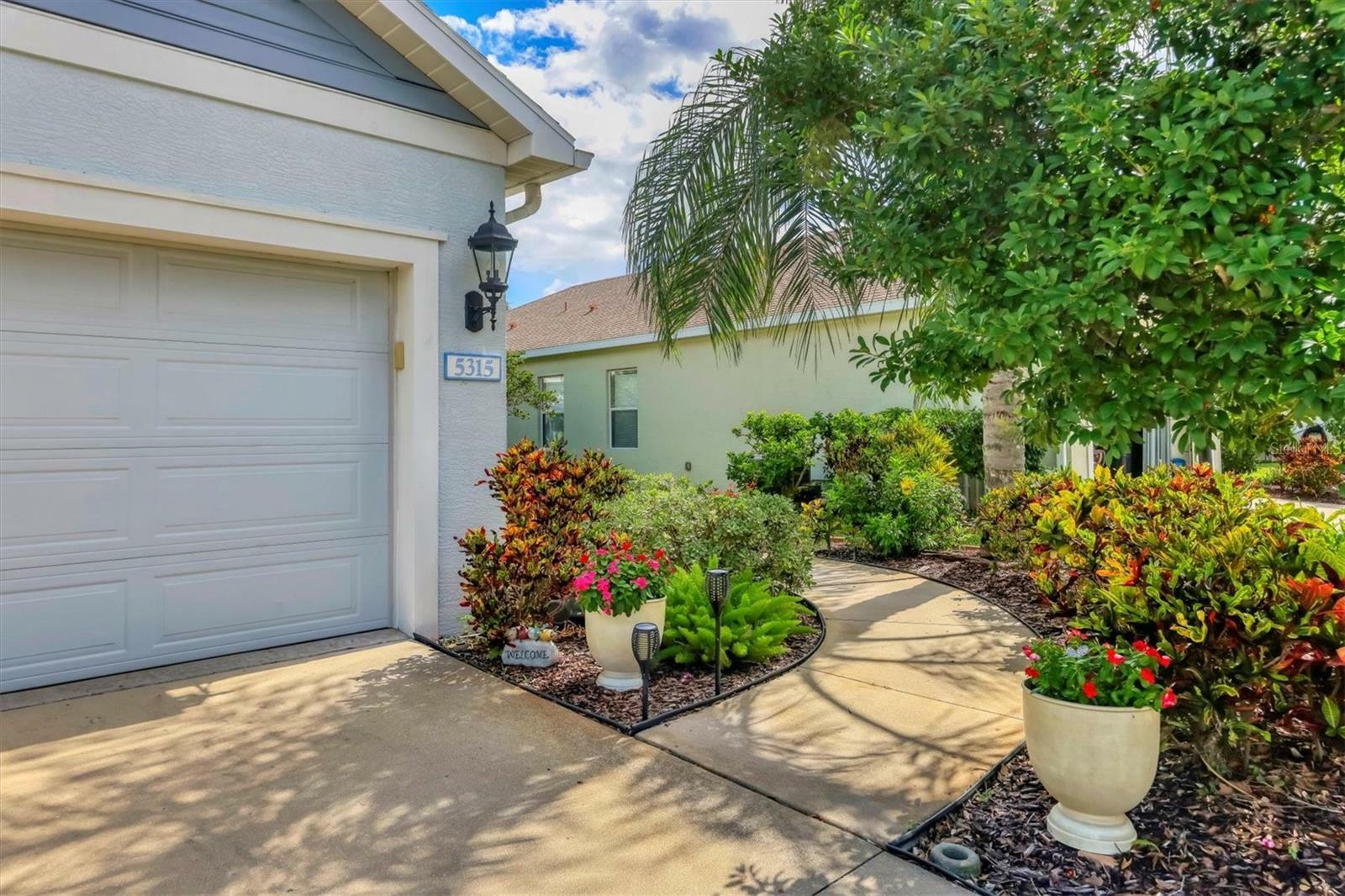 Property Photo:  5315 Aqua Breeze Drive  FL 34208 