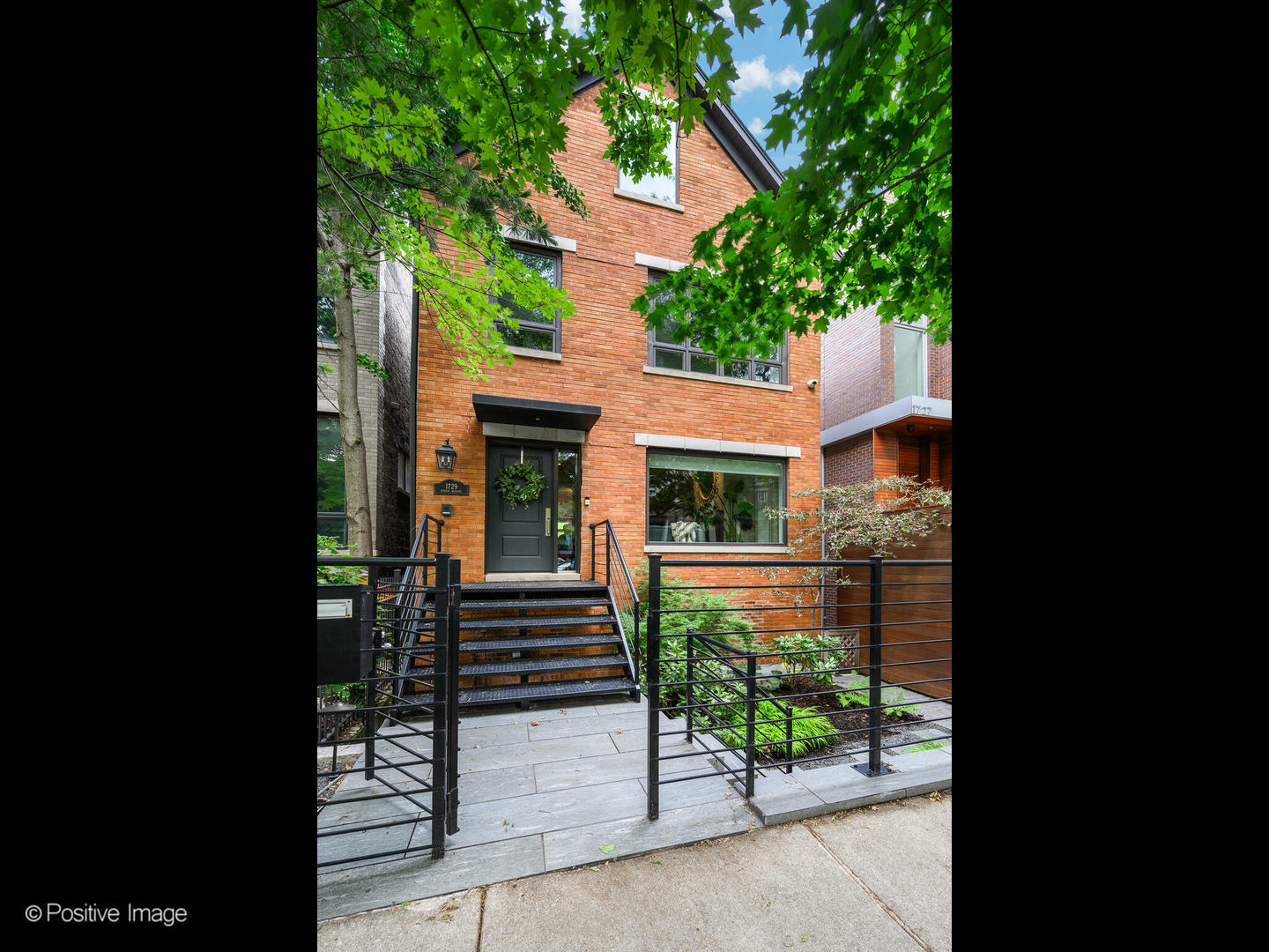Property Photo: 1729 N Honore Street IL 60622