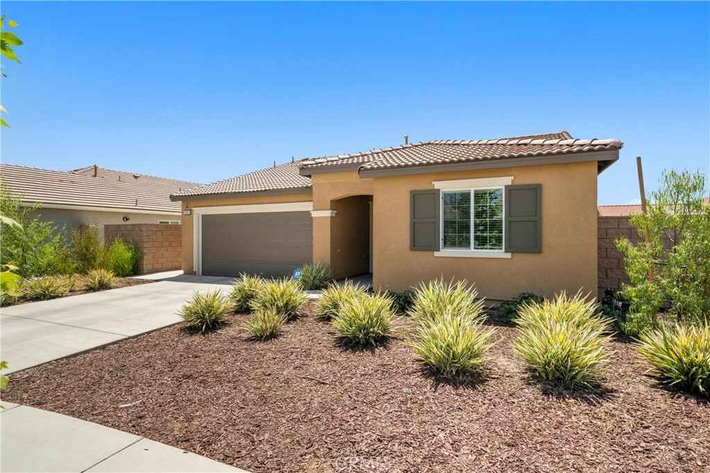 Property Photo:  1341 Honor Way  CA 92543 