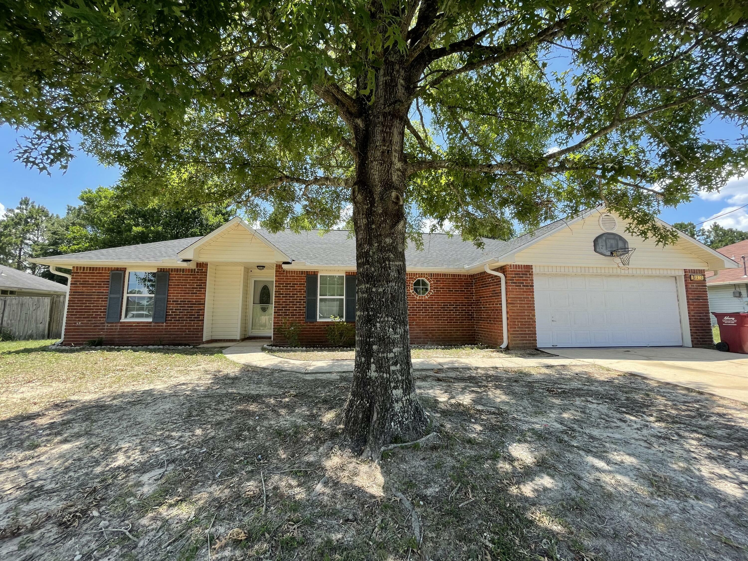 Property Photo:  1203 Jefferyscot Drive  FL 32536 