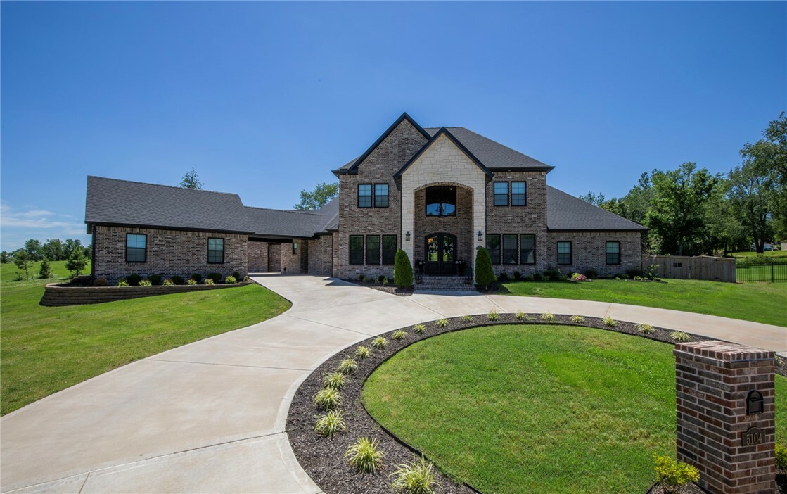 Property Photo:  5104 S Haxton Circle  AR 72713 