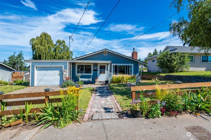 Property Photo:  1570 NE 2nd Avenue  WA 98277 