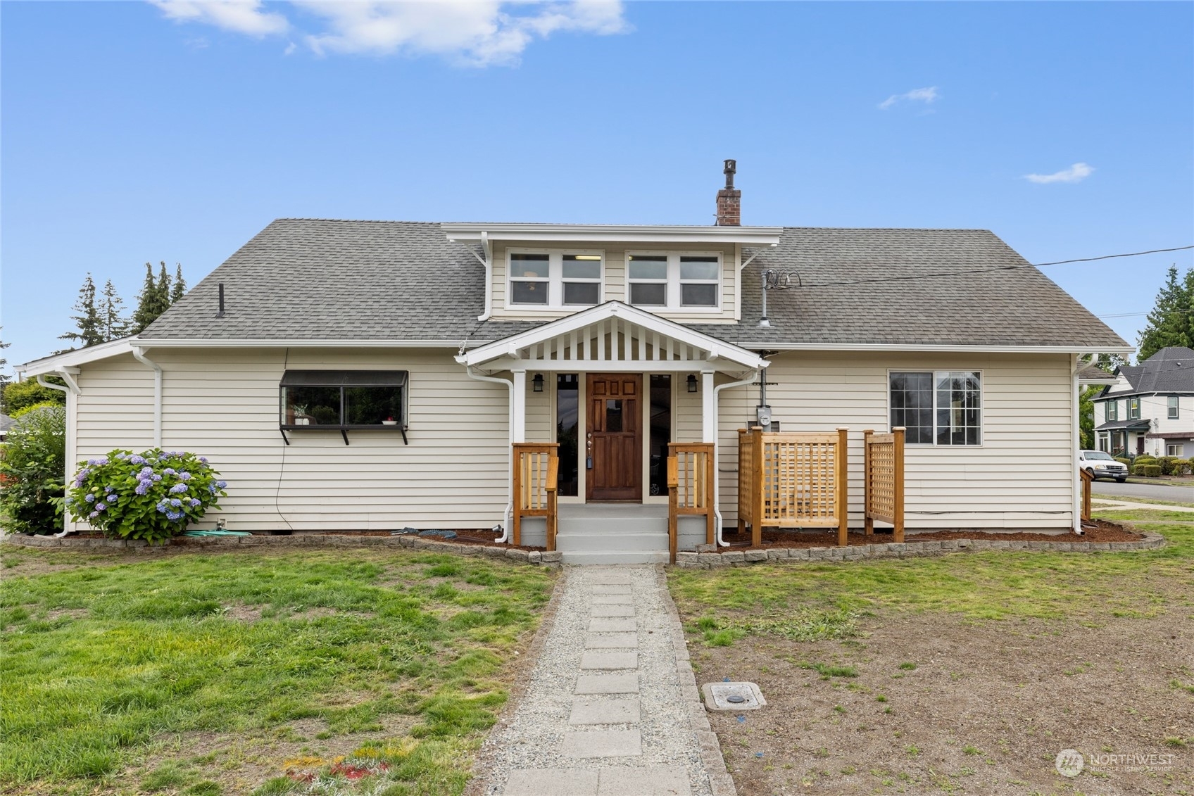 Property Photo:  1004 3rd Avenue NW  WA 98371 