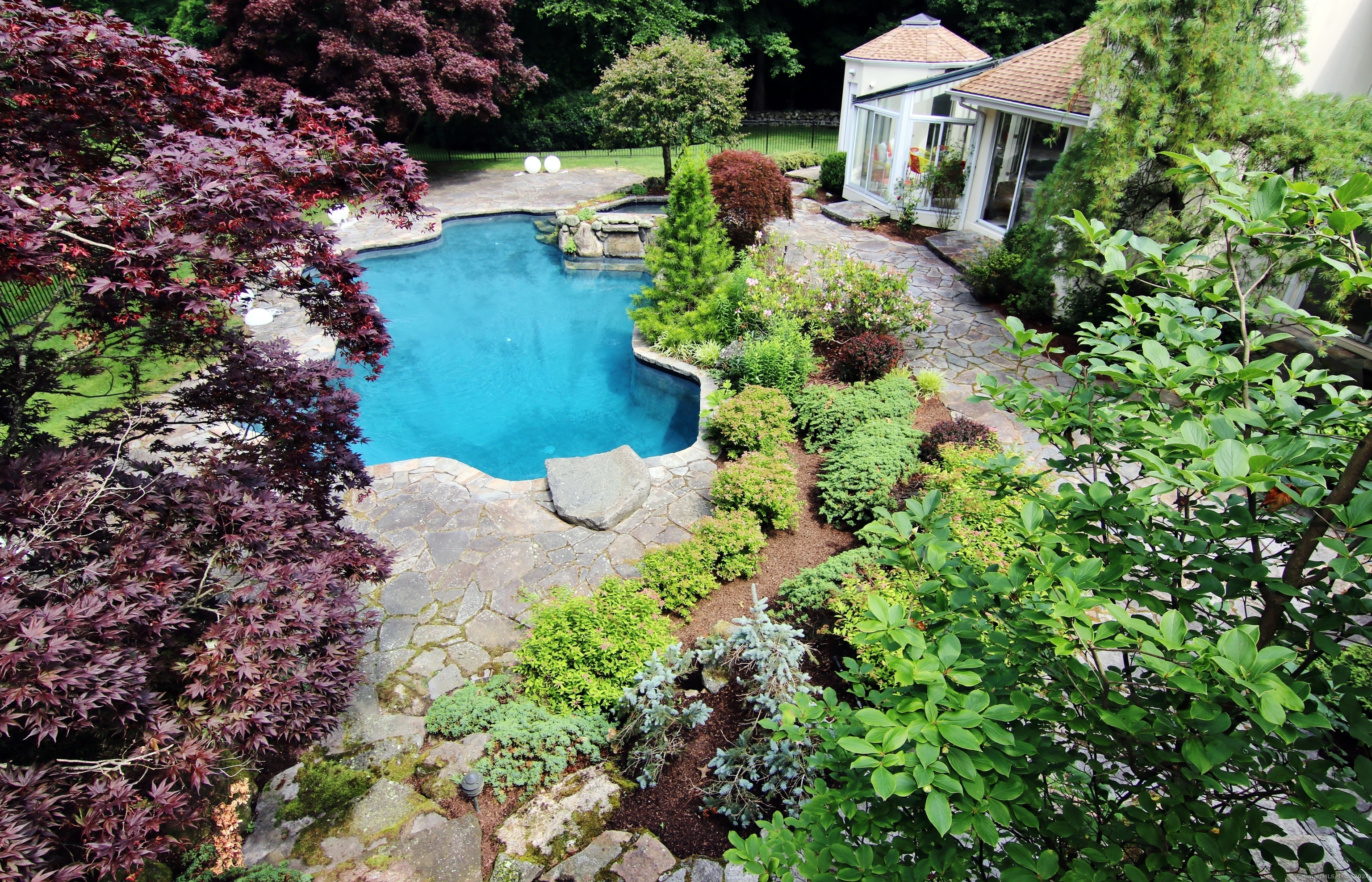 Property Photo:  