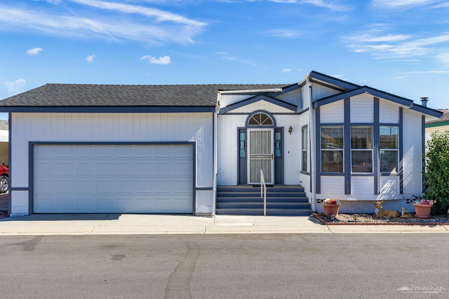 Property Photo:  600 Dennison Road 120  CA 93561 