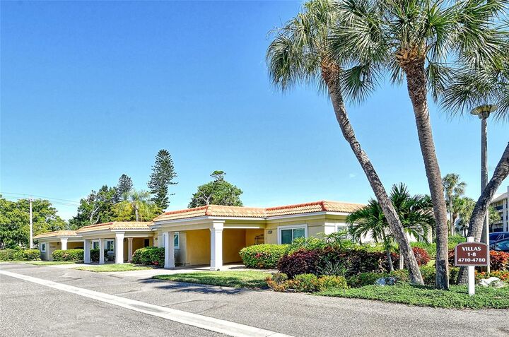 Property Photo:  4770 Gulf Of Mexico Drive Villa 6  FL 34228 