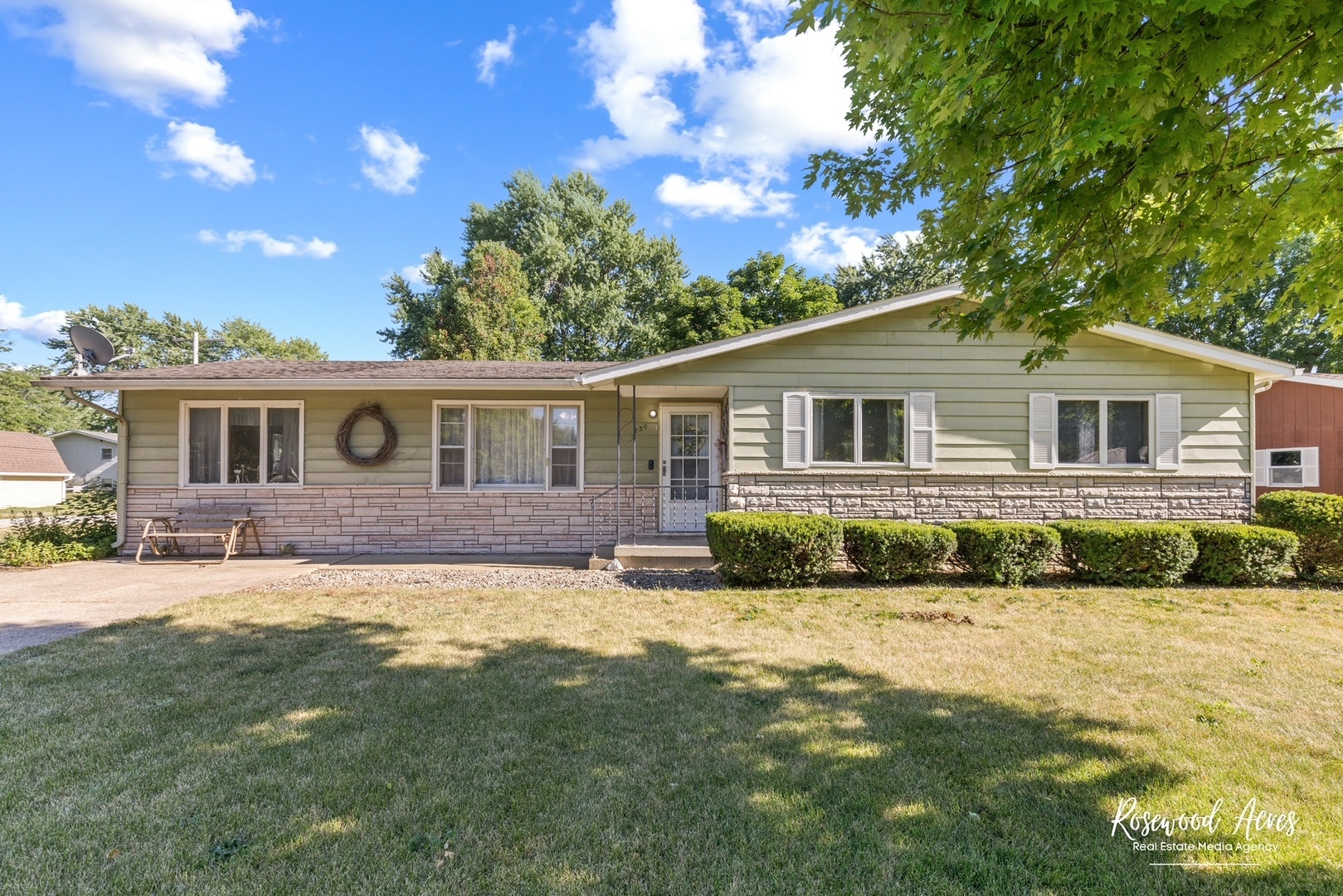 Property Photo:  230 E Beech Street  IL 60959 