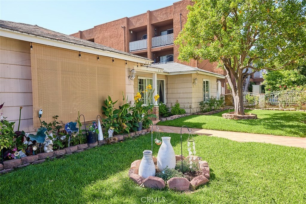 Property Photo:  448 S Flower Street  CA 92703 