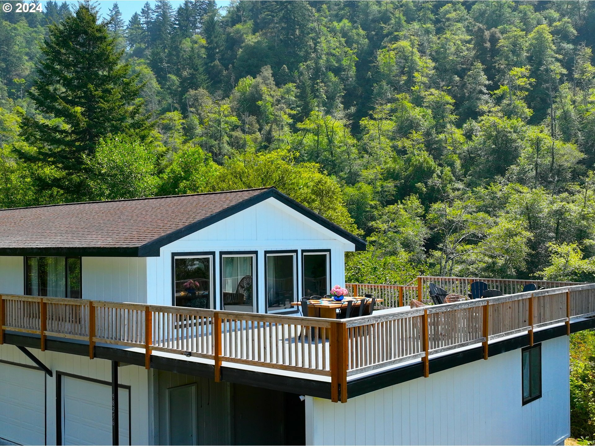 Property Photo: 98256 Tuttle Ln OR 97415