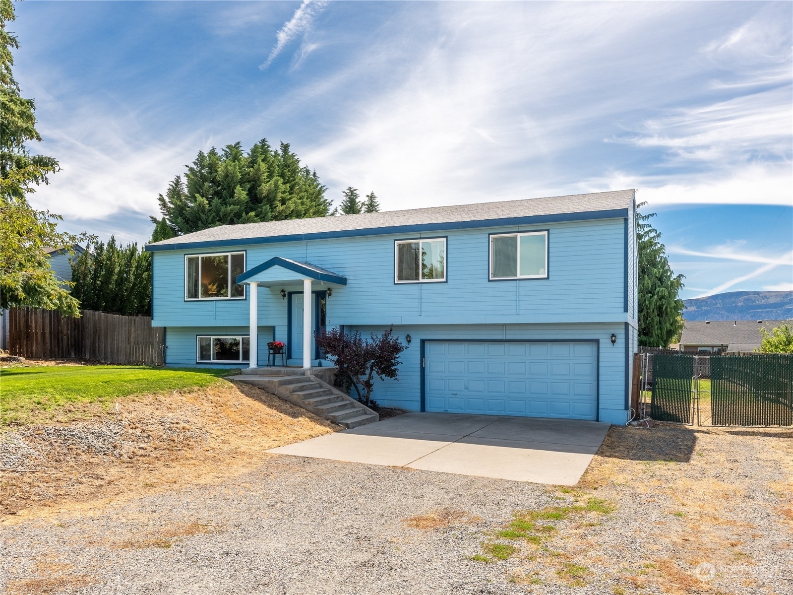 Property Photo:  426 SE Elva Way  WA 98802 