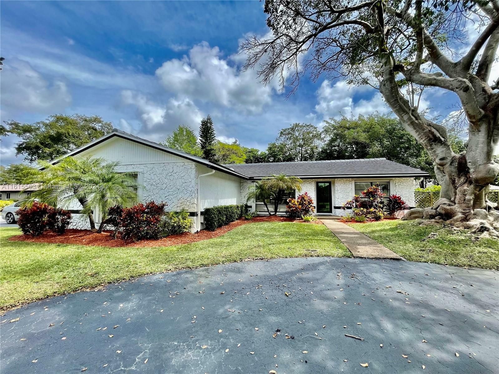 Property Photo:  117 SW 98th Lane  FL 33071 