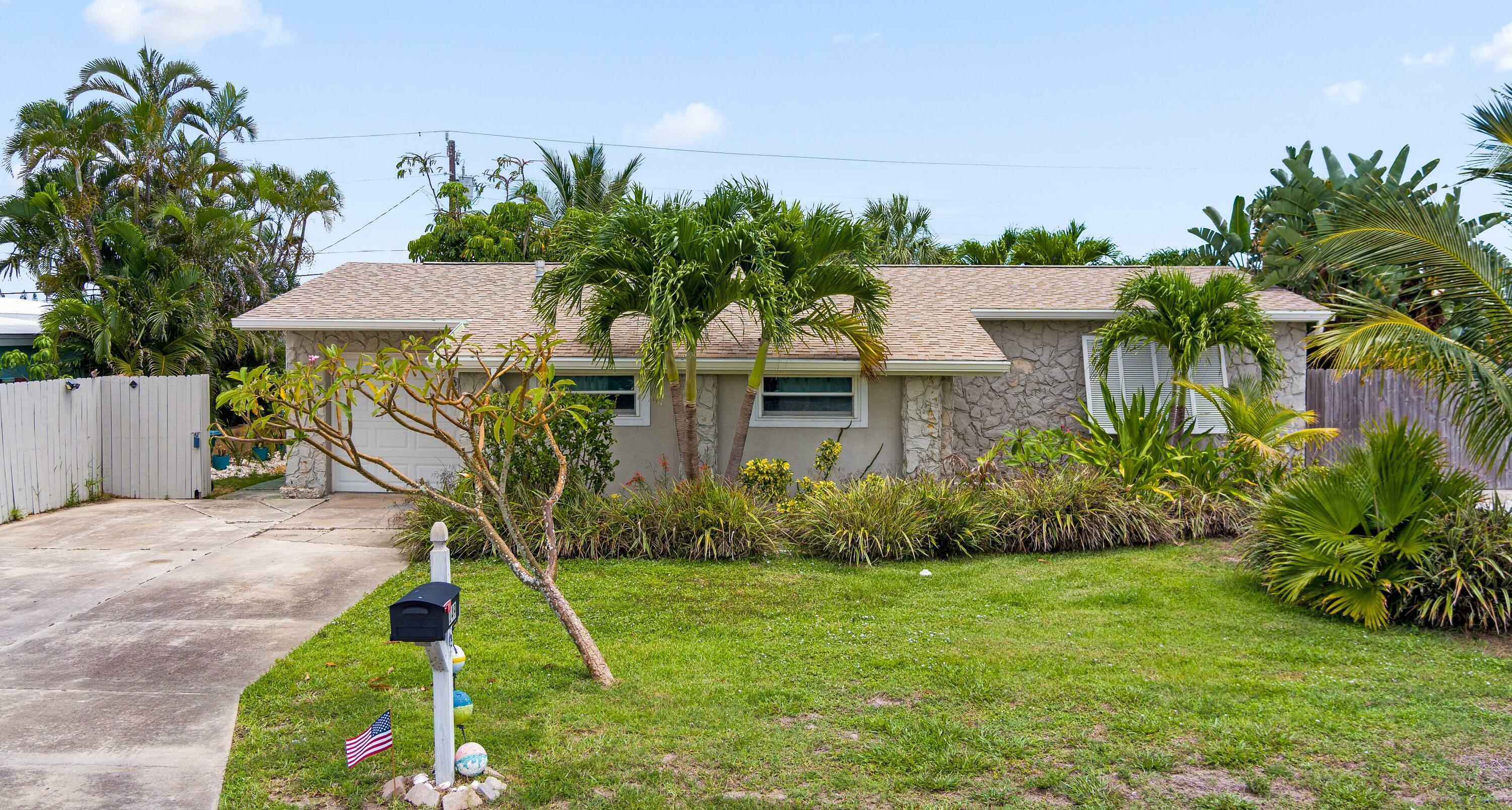 Property Photo:  149 NE 3rd Street  FL 32937 