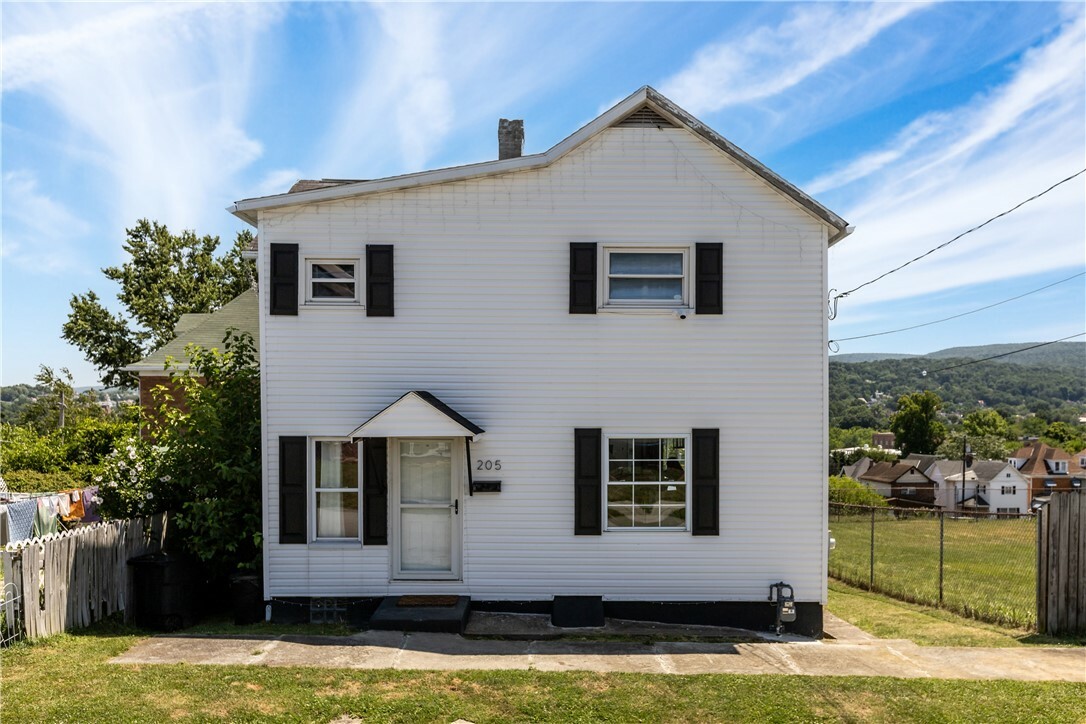 Property Photo:  205 S 10th St  PA 15425 