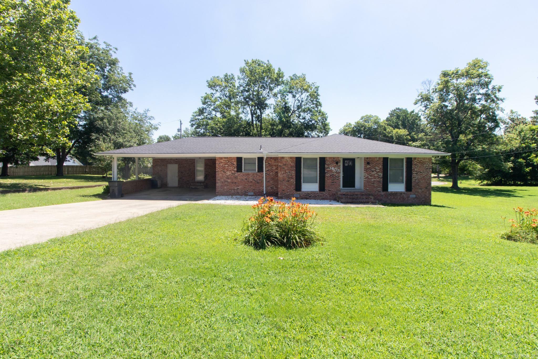 Property Photo:  1403 S 14th Street  AR 72450 