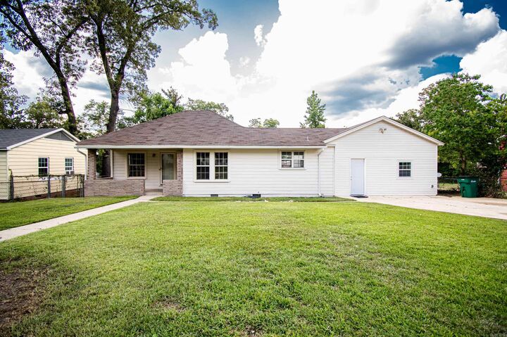 1014 W 7th St Street  El Dorado AR 71730 photo