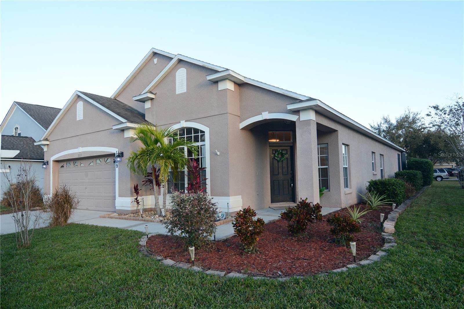 Property Photo: 1669 Anna Catherine Drive FL 32828