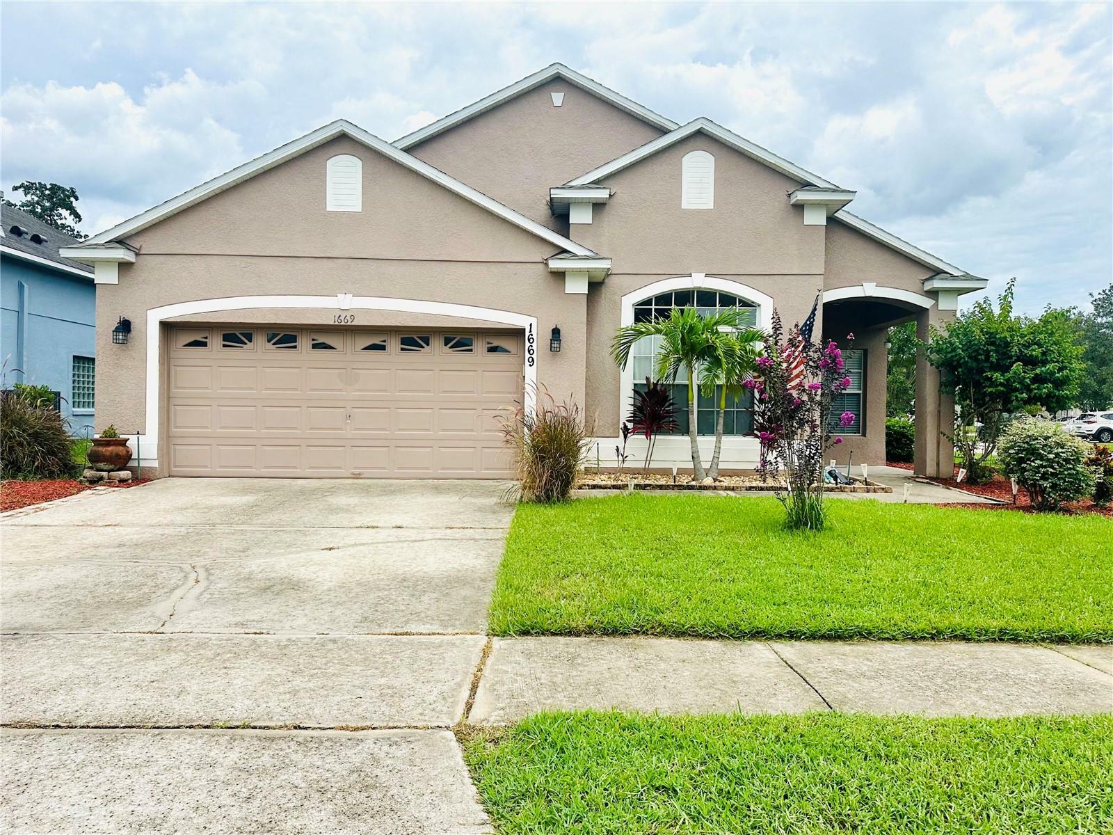 Property Photo:  1669 Anna Catherine Drive  FL 32828 