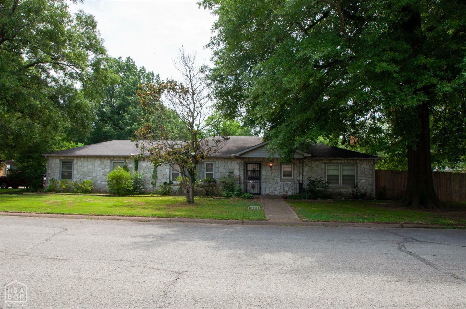 Property Photo:  1304 Walnut Street  AR 72401 