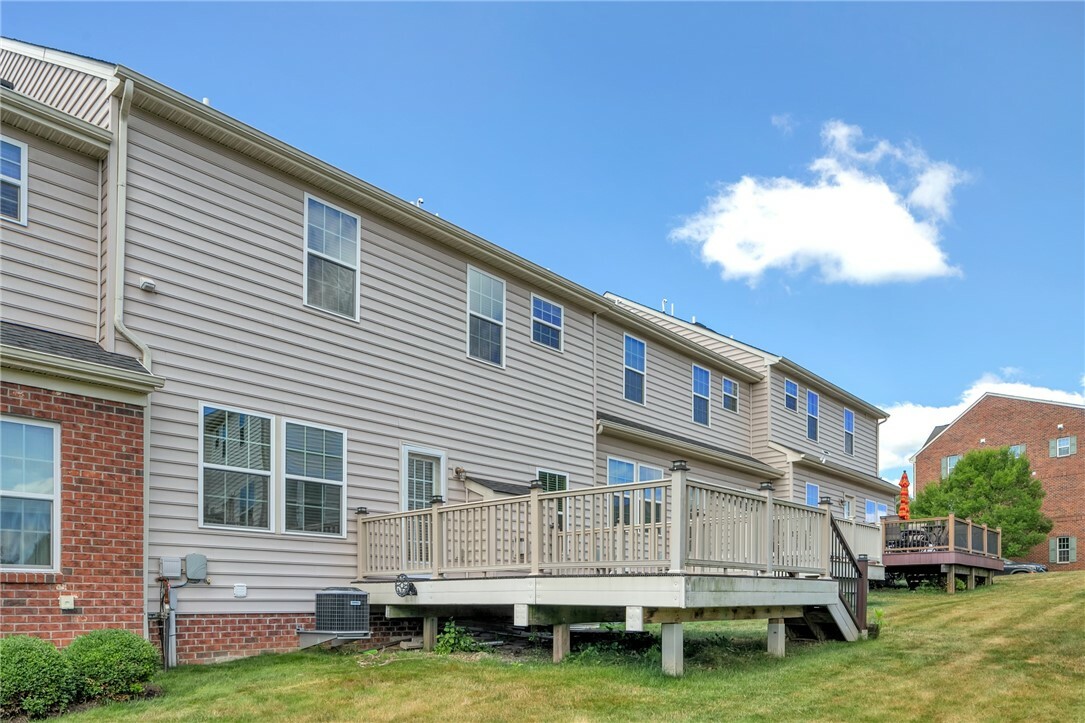 Property Photo:  804 Fairgate Dr  PA 15090 