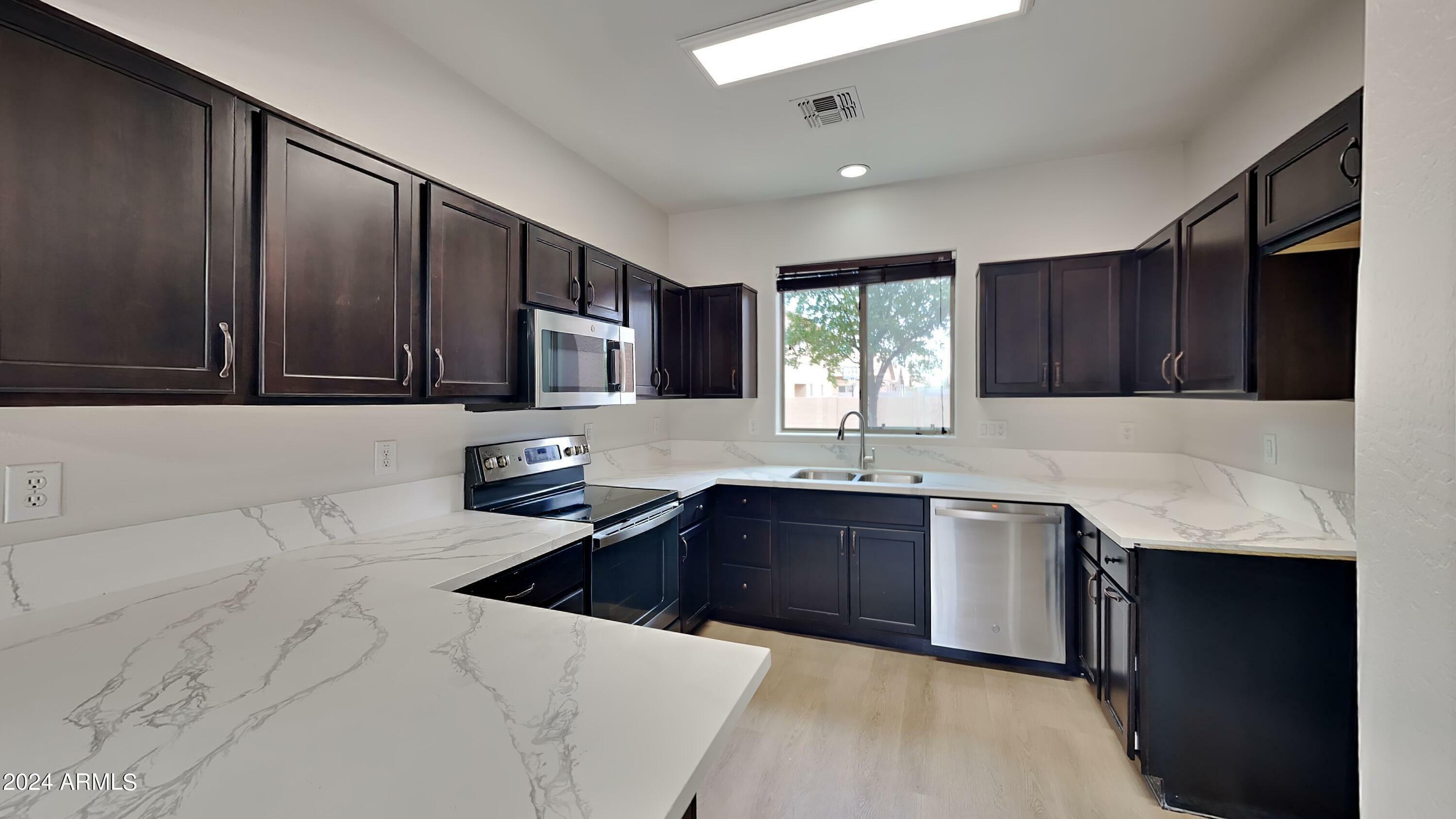 Property Photo:  900 W Broadway Avenue 76  AZ 85120 