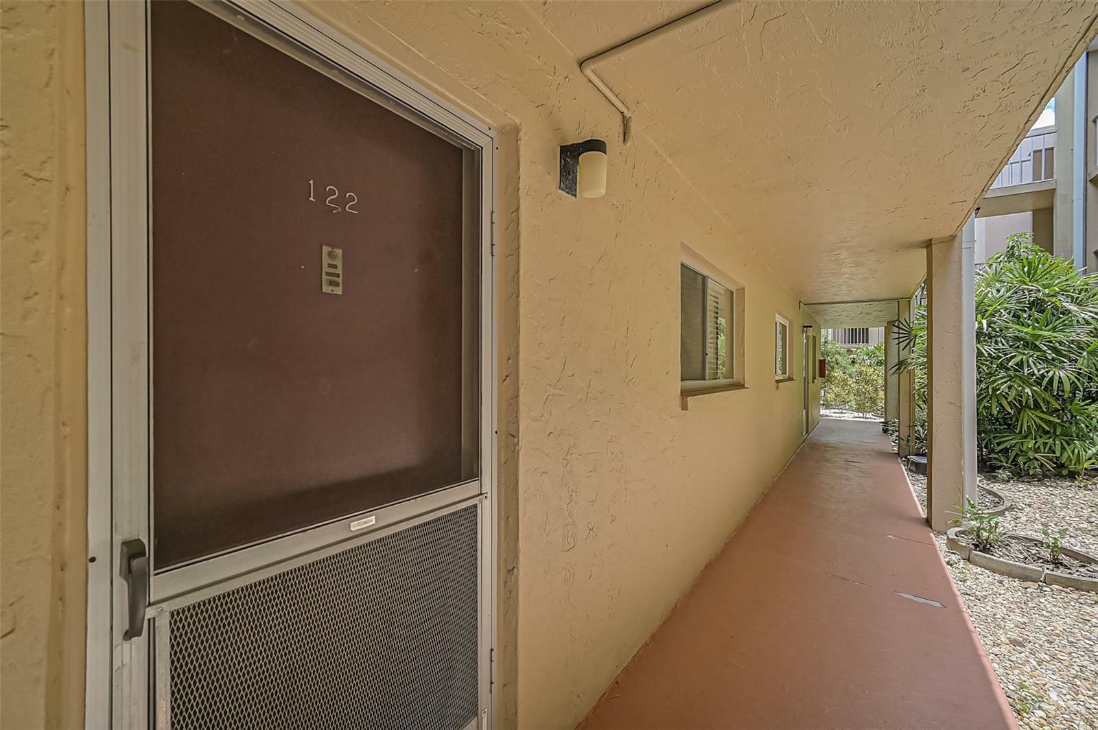 Property Photo:  1540 Glen Oaks Drive E B122  FL 34232 