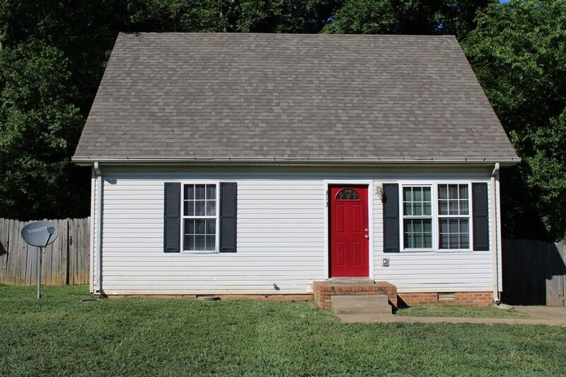 Property Photo: 313 Lafayette Point Cir TN 37042