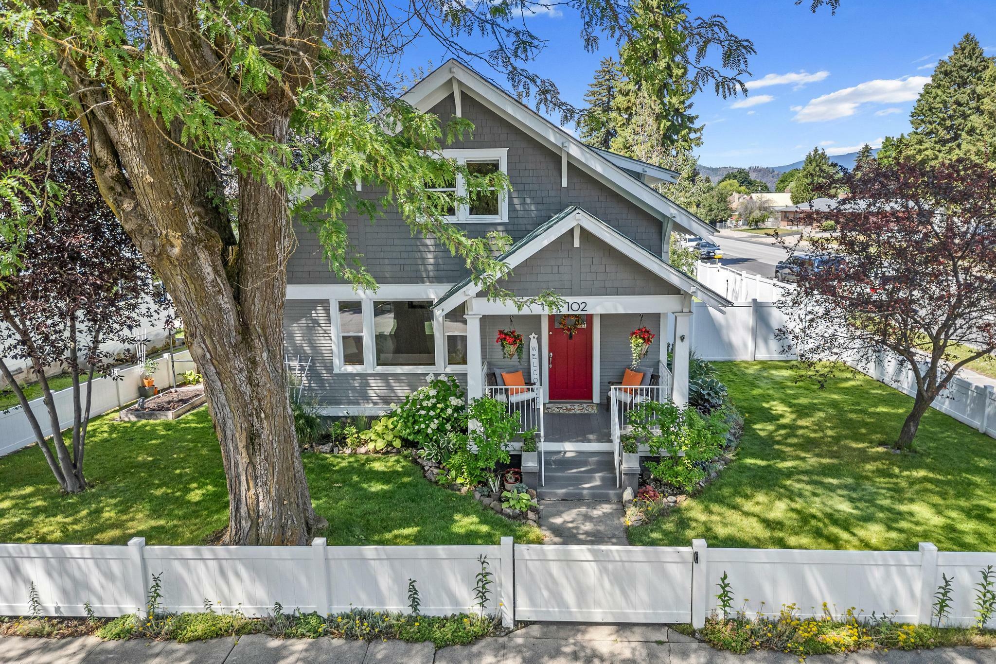 Property Photo:  102 S Stevens St  WA 99109 