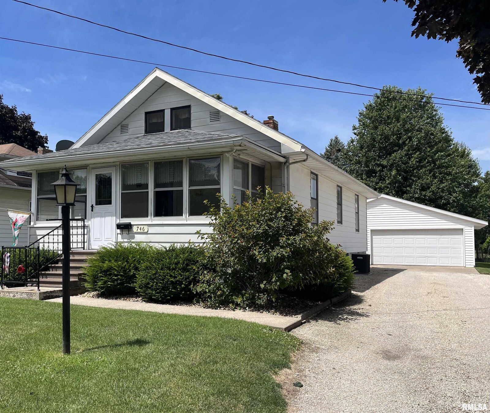 Property Photo:  746 Arnold Street  IL 61401 