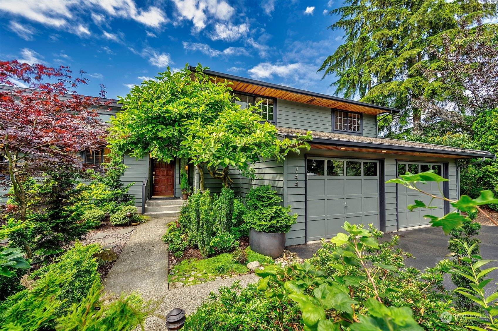 Property Photo:  744 Elm Place  WA 98020 