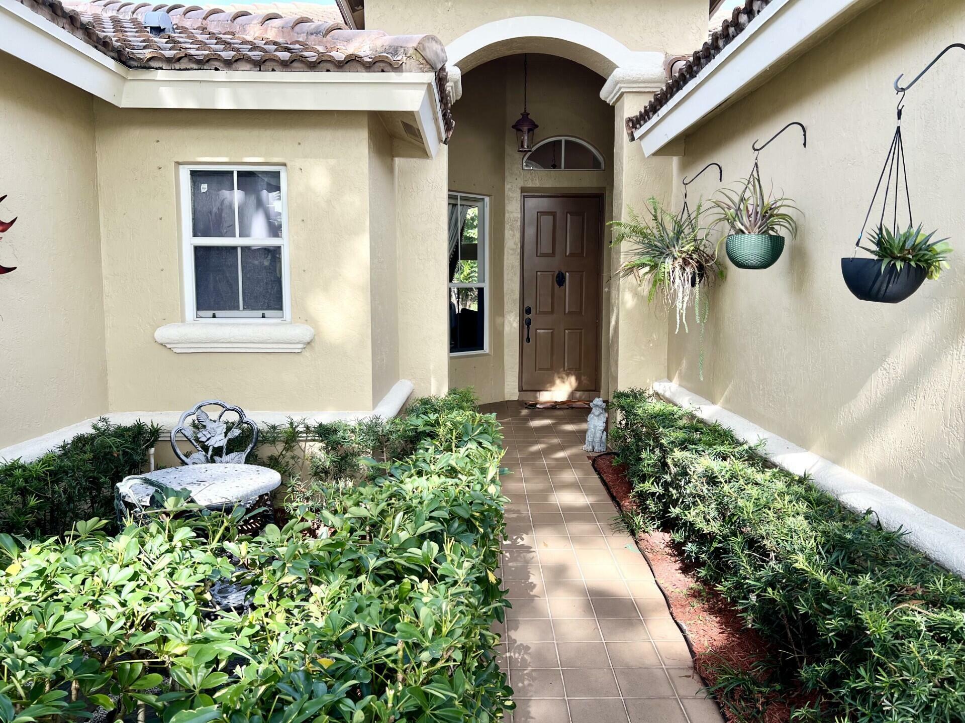 Property Photo:  6790 Las Colinas Lane  FL 33463 