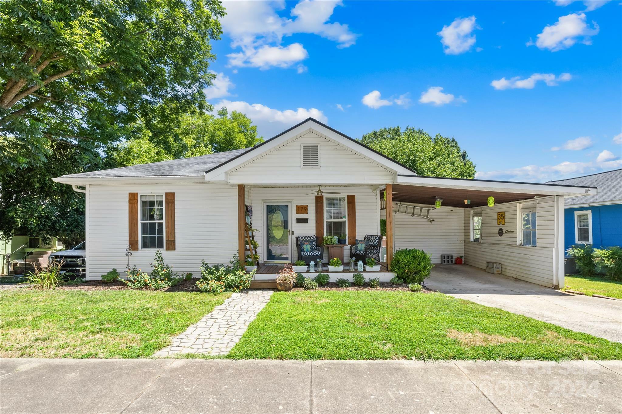Property Photo: 179 Center Street NC 28032