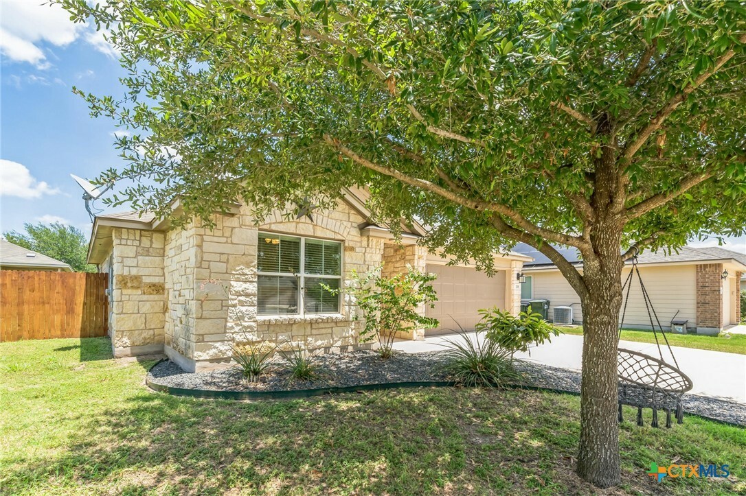 Property Photo:  110 Casita Cove  TX 78666 