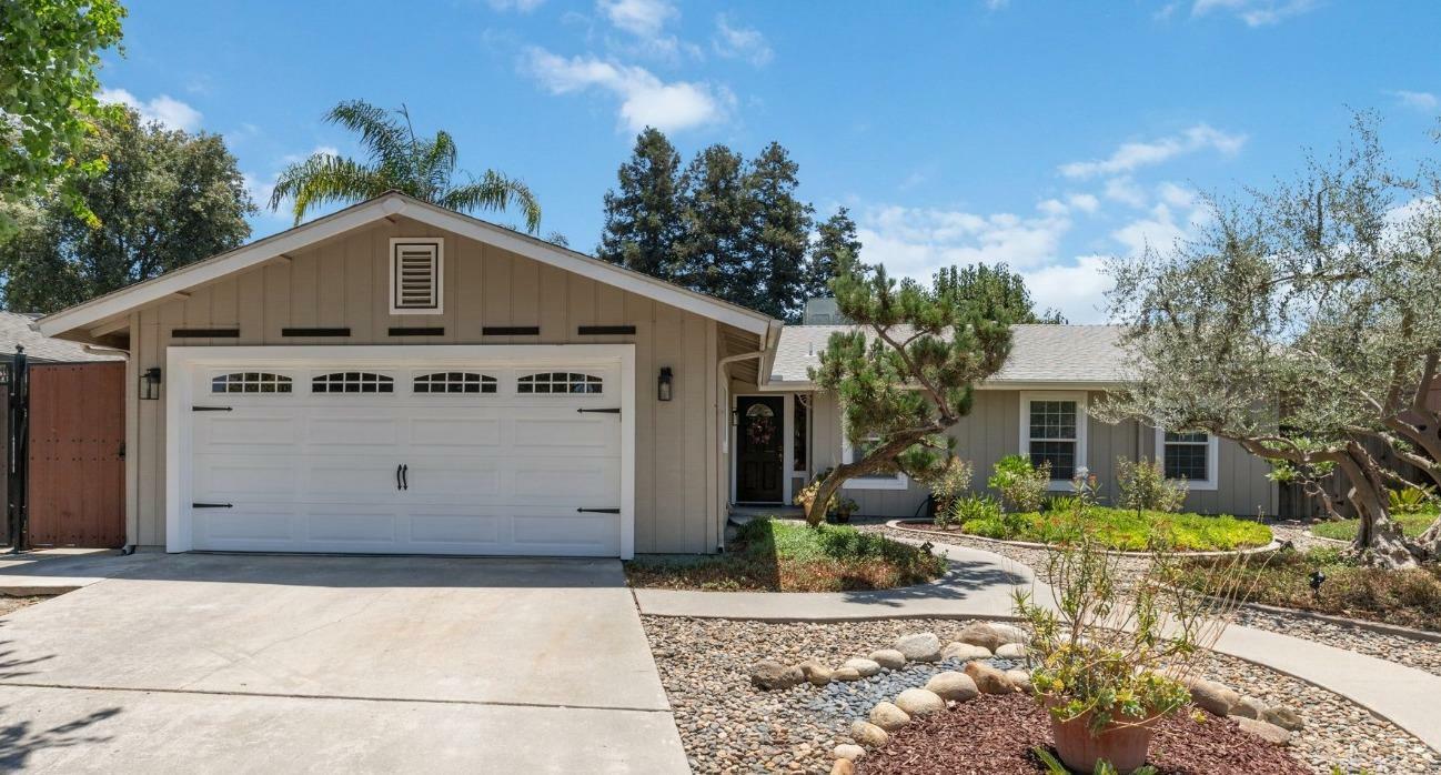 Property Photo:  5419 W Walnut Avenue  CA 93277 