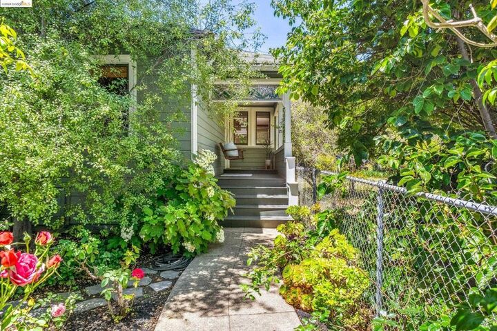 Property Photo: 5109 Lawton Ave CA 94618