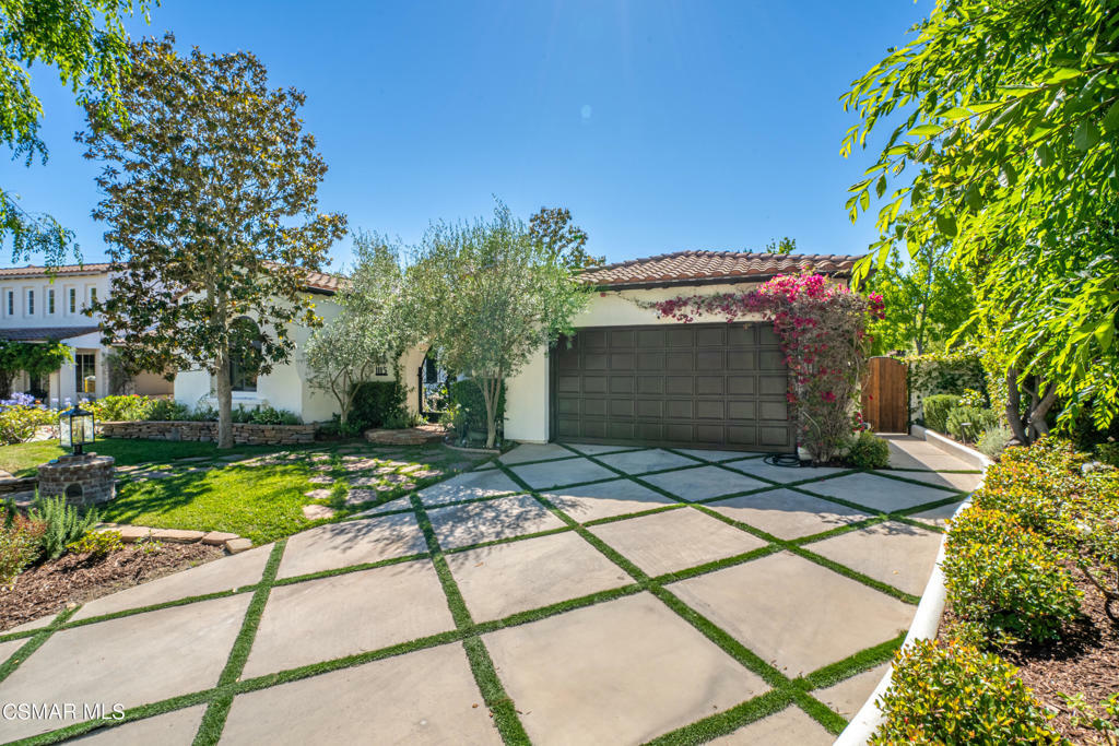 Property Photo:  1115 Via Hispano  CA 91320 