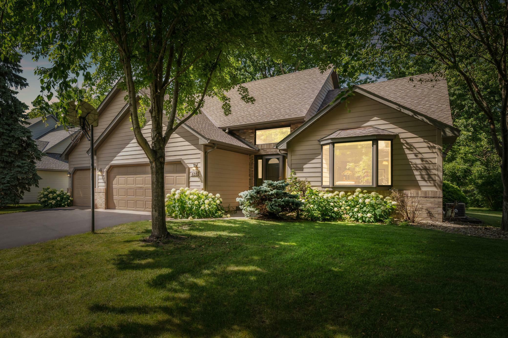 Property Photo:  635 Sunset Court  MN 55126 