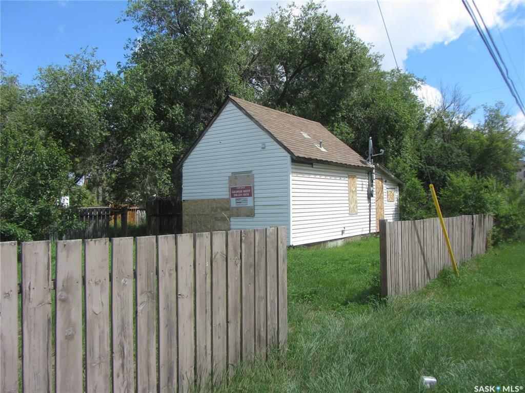 Property Photo:  138 V Avenue S  SK S7M 3E1 