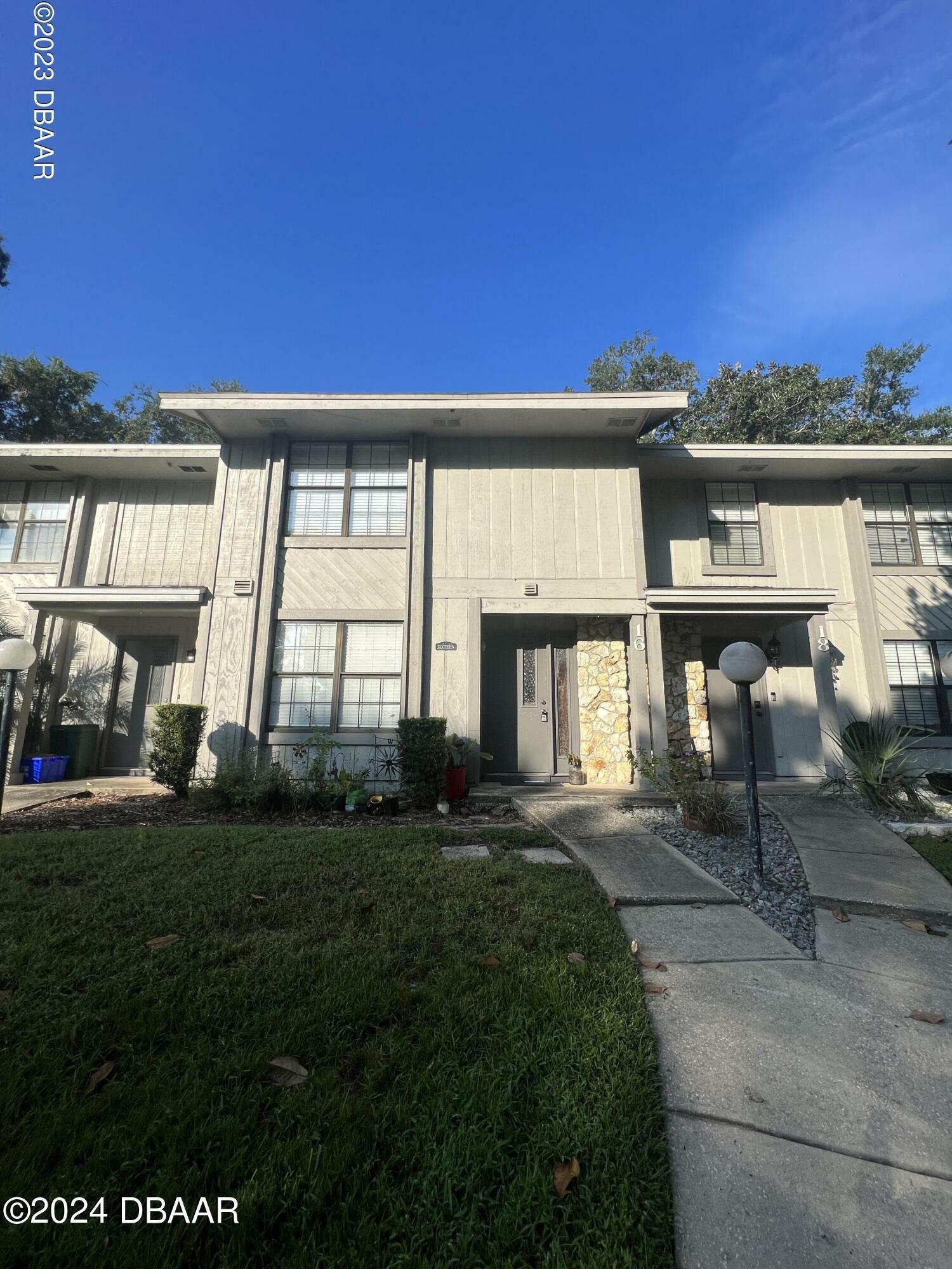 Property Photo:  16 Oakwood Park  FL 32174 