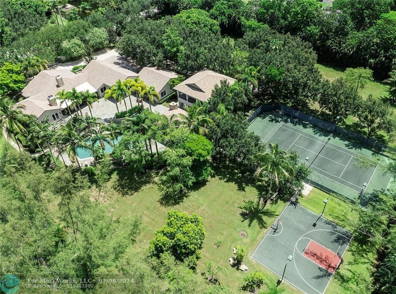 Property Photo:  8800 NW 70th Ct  FL 33067 