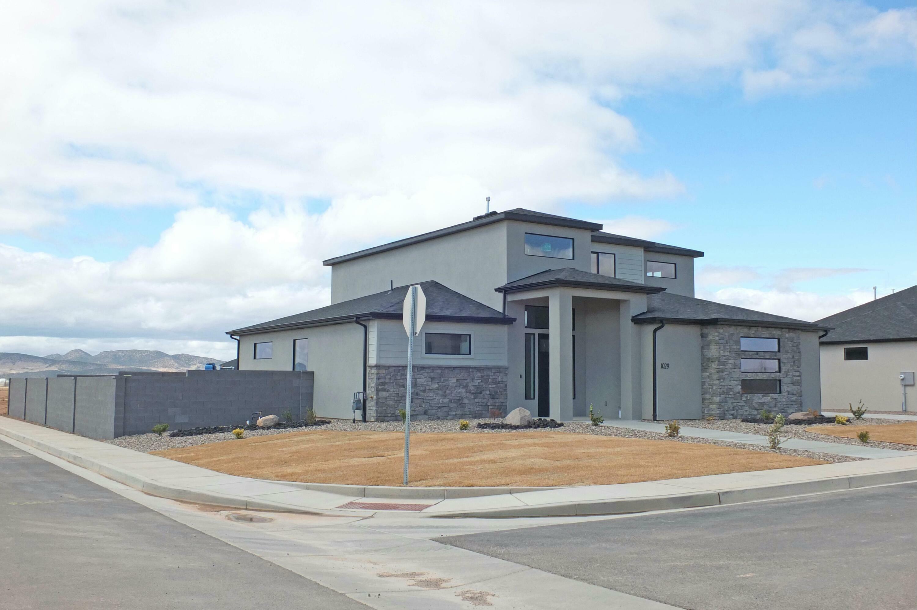 Property Photo: 1029 N Olesia St UT 84721