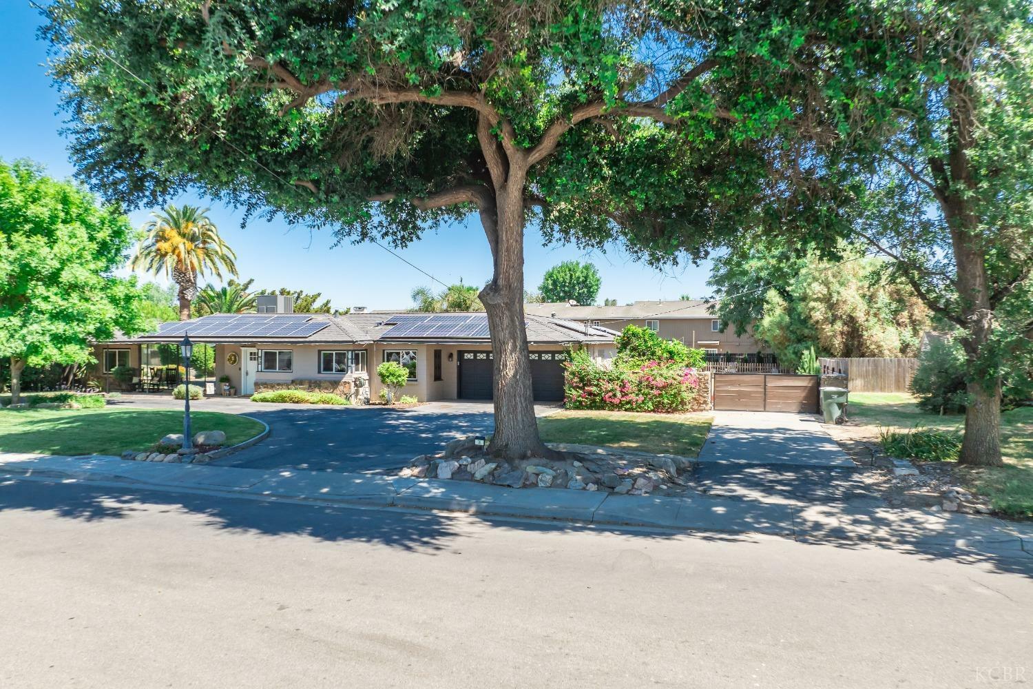 Property Photo:  38 Oleander Avenue  CA 93245 