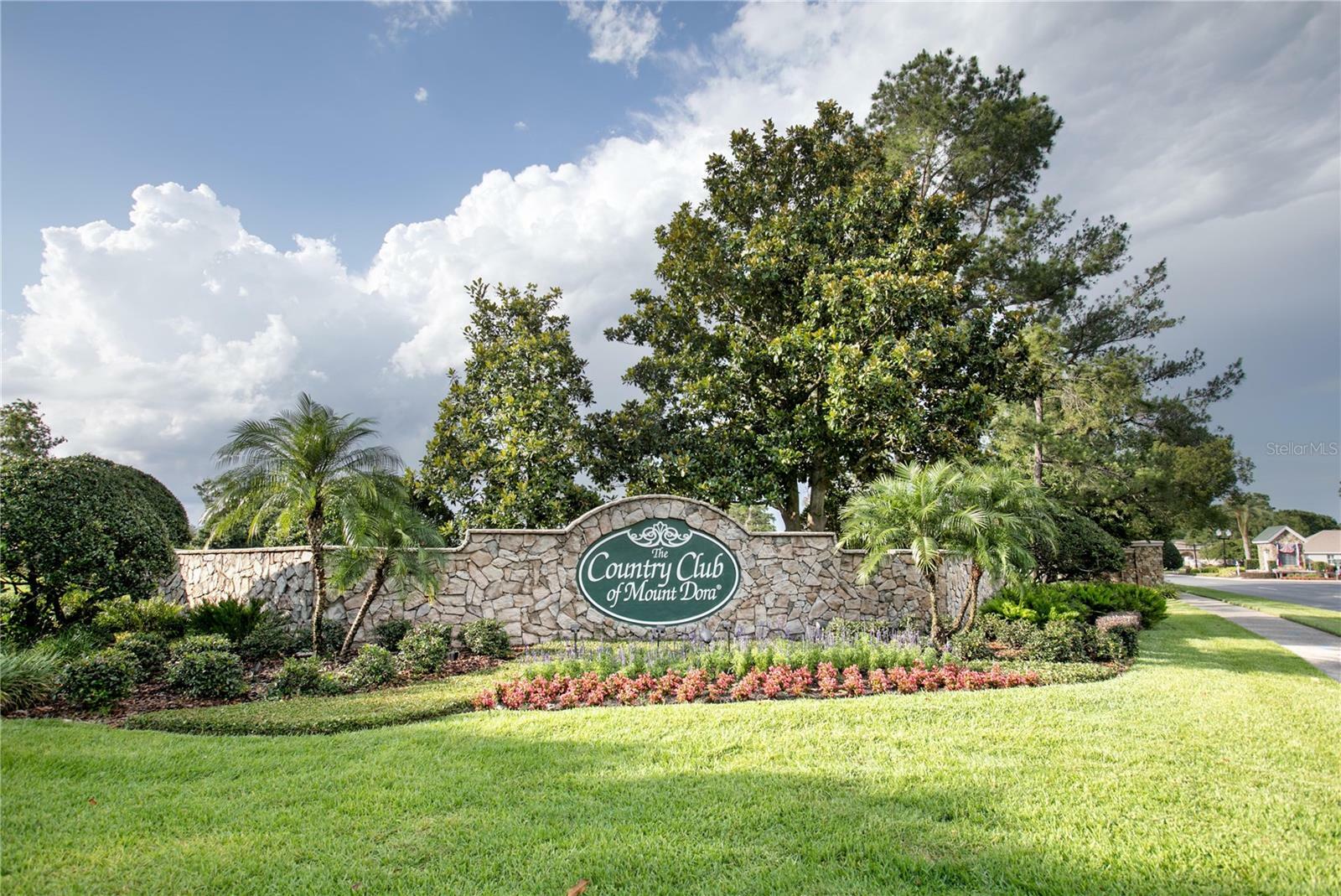 Property Photo:  5047 Greenbriar Trail  FL 32757 