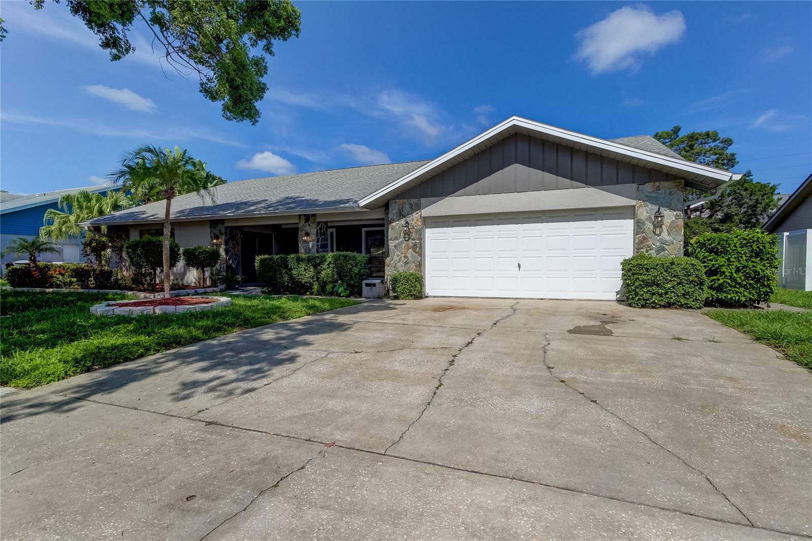 Property Photo:  1906 Del Oro Court  FL 34698 