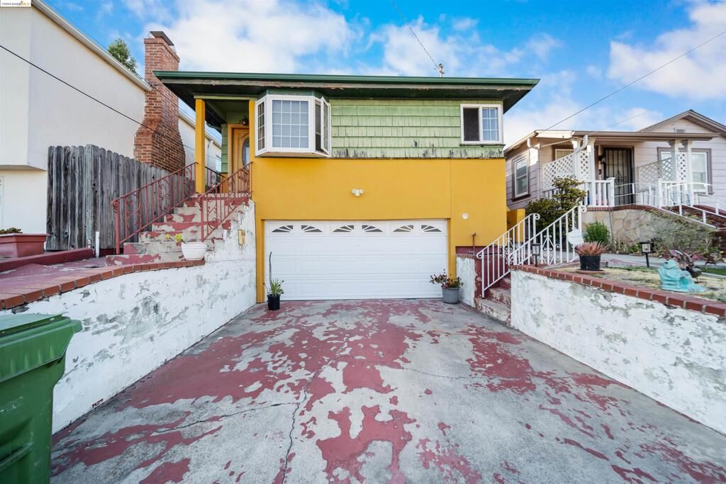 Property Photo:  2719 Truman Ave  CA 94605 