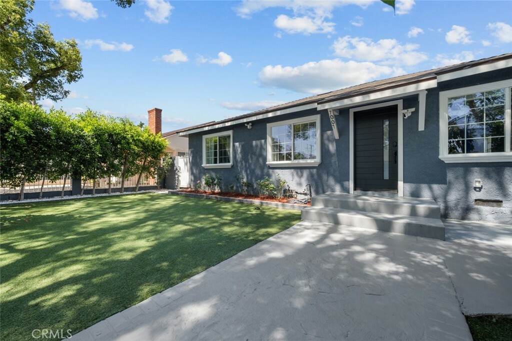 Property Photo:  7007 Murietta Avenue  CA 91405 